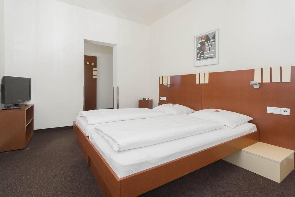 Lucas Hotel 3*